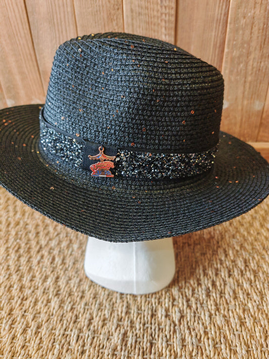 chapeau-noir-ju-et-pa