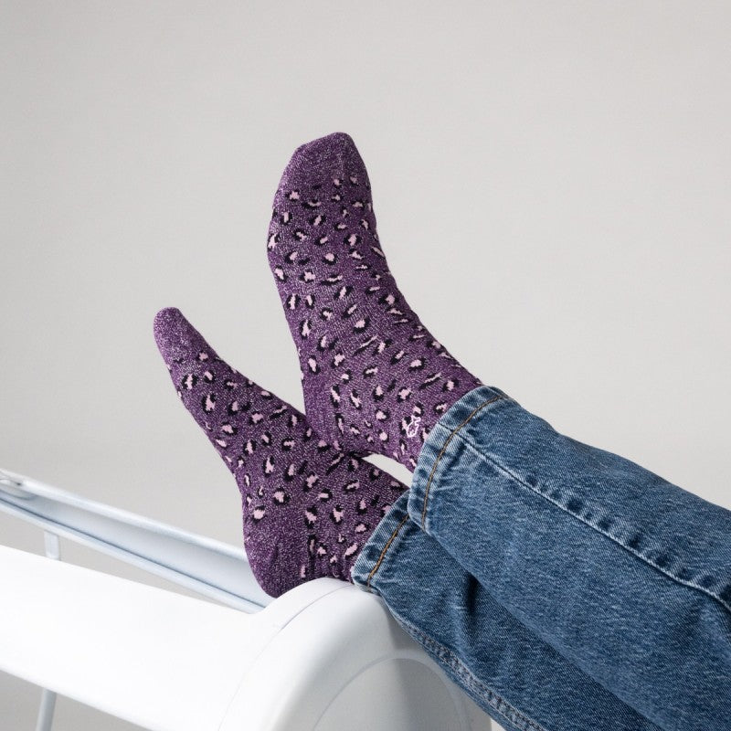 chaussettes-en-coton-peigne-leopard-prune